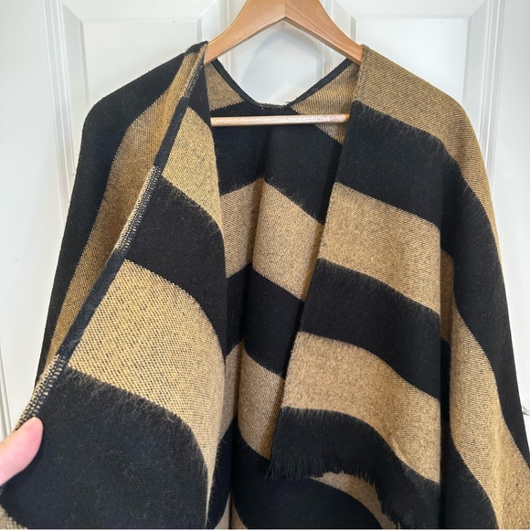 SOLD! On Ebay INTREND by MAX MARA Stripe Cape MADE IN ITALY. Size:OS Warm - Picture 7 of 14